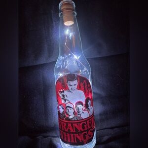 STRANGER THINGS NETLIX SCI-FI THRILLER COLLECTIBLE LIGHTED BOTTLES